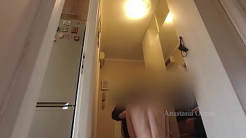 I sucked the delivery guy&rsquo_s cock a while my husband was at work.