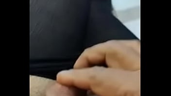 Chica tv gozando con pantimedias