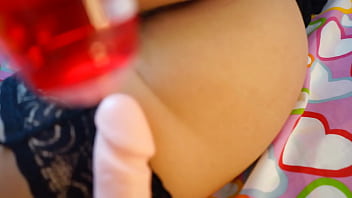 MASTURBATING HER PUSSY WITH A RUBBER COCK TO MAKE HER CUM WITH PLEASURE