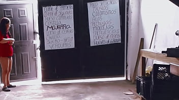 Seducing the technician at home (Delivery). I call the young guy who repairs cell phones and I show him my ass in a lingerie thong. DeisyYeraldine big Venezuelan bitch in Valledupar, Colombia (I love fucking with strangers)