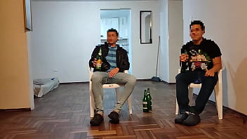 Mi mejor amigo le gusta ser el cornudo mientra estamos viendo un partido el se descuida y comienzo a meterle mano a su esposa luego se da de cuenta y al le gusta ver como otro hombre se coge a su esposa frente a el