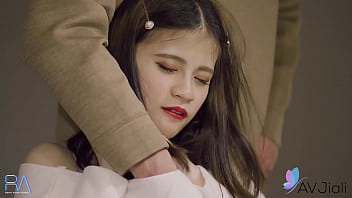 Brunette Chinese housewife Hee Hee had intense sex with her lover.