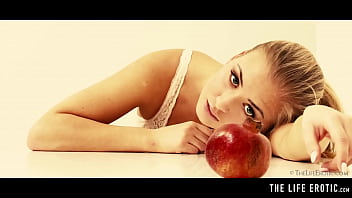 Horny girlfriends finger and lick each other&#039_s pussy greedily