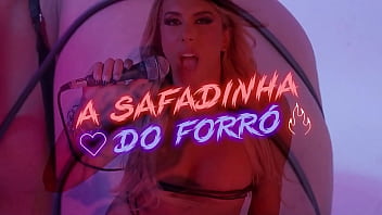 Coloquei uma lingerie nova pro meu namorado e acabei levando muita porra na cara - Marlon Costa