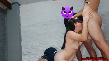 Открывая задницу красотки