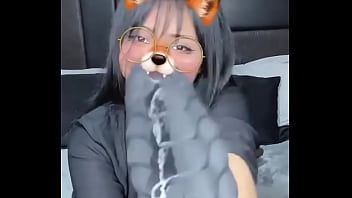 Dulce zorrita se masturba hasta llegar al orgasmo - relajante