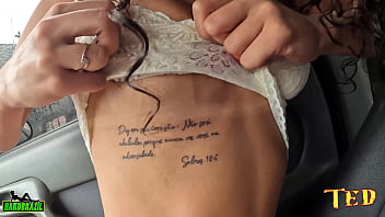 Priscila Belini a novinha de apenas 19 anos na carona pelada nas ruas