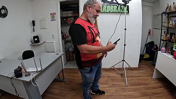 Monique Lopes por tr&aacute_s das c&acirc_meras