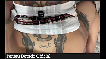 Casada convida amante pra fuder em casa e seu marido chega