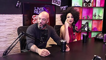 Ela queria ser modelo e ele a conheceu no Tinder - Queen e Iron