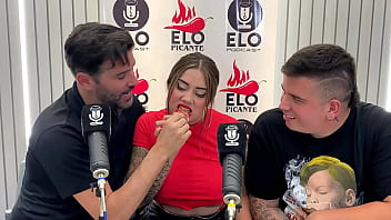 Entrevista con Elo Podcast termina en una mamada y mucho cum - Sara Blonde - Elo Picante
