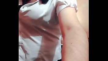 La maestra Liseth con su sexy vestido, se desnuda, masturba y pasa su semen por sus labios