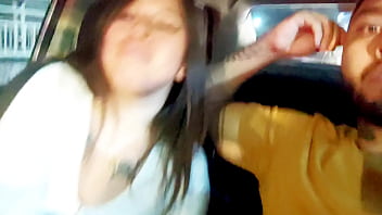 Lo seduzco en el supermercado y se la mamo en el carro hasta que me llene se semen