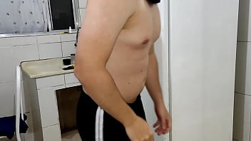 Bandido invadiu a casa da novinha e comeu ela