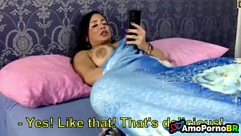 Segredos familiares, Sem sexo h&aacute_ anos, madrasta ciumenta espia as transas do enteado e sua namorada no celular dele