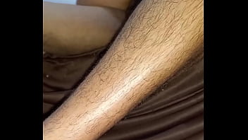 Coloquei a camera escondida do celular e gravei eu dando o cuzinho bem gostoso para o ficante enquanto corno do meu marido saiu para trabalhar. Ele nã_o pode saber.