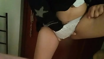 Le grabo un video pre&ntilde_ada a mi ex para que venga a follarme duro y rico