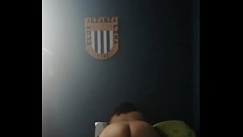 Tenemos sexo en mi cuarto y grita de placer