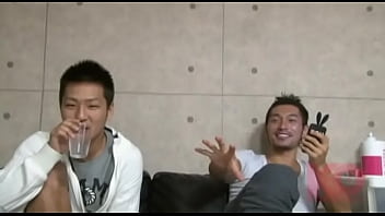 (1/3)Authentically gay mating! Going into a threesome! Meet the first time experiencing a massive squirt!