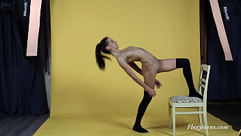 Sanya Semashko mind blowing gymnastics naked
