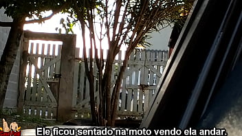 My wife shows the pussy to delivery guy again