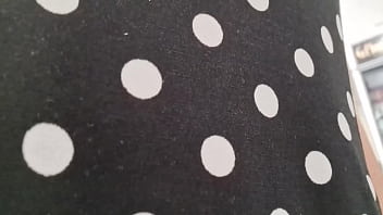 La tua sporca sorellastra si filma mentre piscia nei bagni dei bar e nelle stazioni