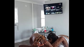 2 Twitter baddies Drippinvelvet &amp_ Princess Hayze giving Gaktrizzy some head after an orgy