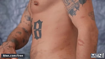 (Michael Delray) Helps Straight Guy (Chris Damned) Get It Off Behind His Wife'_s Back - Men