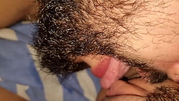 TES&Atilde_O DOIDO  PEDREIRO ME COME NA CAMA ENQUANTO  TODOS SAIRAM   E TOCA SIRIRICA ELA GOZA NO DEDO DELE  E COME O CU DA SAFADA SEM O CORNO SABER NA PELE .completo XV red ..