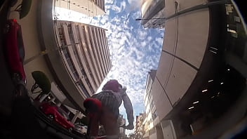 Paseo en bicicleta upskirt, &iquest_Quieres mirar bajo mi falda?