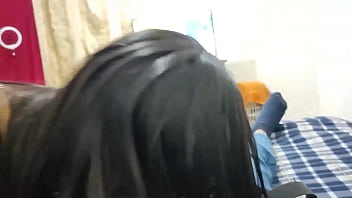 Me Follo a mi empleada domestica mientras veo mis video juegos, le ofresco una buena cantidad para aprovecharme de ella y meterle mi gran polla