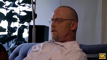 DADDY4K. Boyfriend is too busy so stepfather takes care of girlfriend