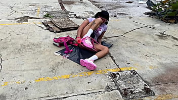 Sorprendida masturb&aacute_ndose en un lugar abandonado