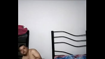 enano se masturba para enviar a un casting porno