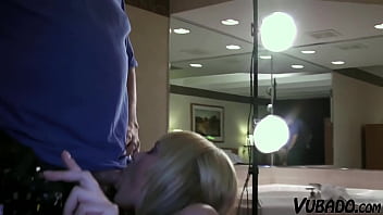 Mature Guy Exploiting The Amateur Model