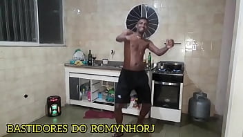 ATOR  CARIOCA  DOTADO  BASTIDORES  DO SEU DIA DIA