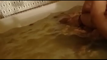 En el jacuzzi es má_s rico