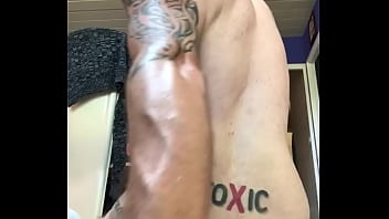 Cherche partenaire bdsm ballbusting