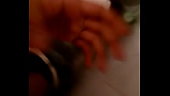 Pata de grindr me culea en su bañ_o de visitas 2013