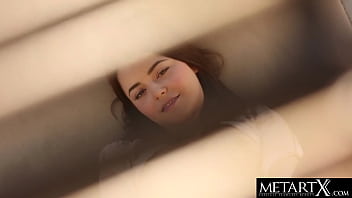 Watch this cute teen masturbating to an orgasm in the sunshine