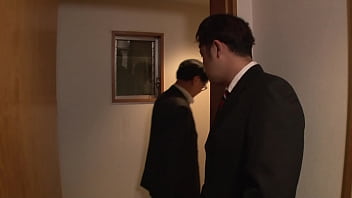 旦那に見られてるとも知らず執拗なバイブ責めと他人棒でイキ狂う美人妻！！「とにかくバイブを抜いて！」体の自由を奪われた状態で押し寄せる刺激！夫に見られながら違う男と絡み合う！【パート3】