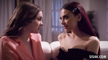 Mary Moody doesn'_t spare Sabina Rouge'_s lesbian pussy