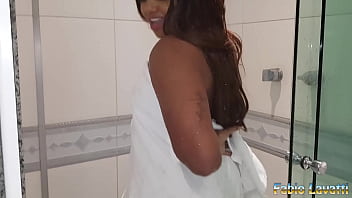 Veronica Lins tomando aquele banho se preparando para fuder gostoso