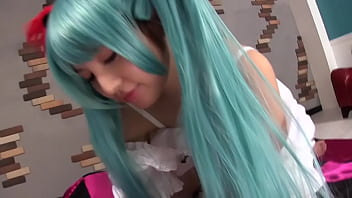 Comendo a novinha de Cosplay da Miku