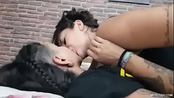 HOT LATINAS LESBIAN KISSING MASTER