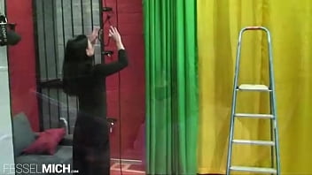 Sklavin muss benutzt werden von einem Master in Cowboy Uniform SubSlave Folter und Nackthaltung von devoter Frau