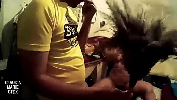 Pareja se graba con el movil mientras &eacute_l le practica sexo oral. Comida de co&ntilde_o a la gorda