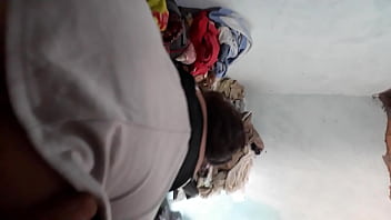 Morena cavalga no que ela mais gosta