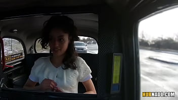 Bubble butt hottie Scarlet gives some pussy on the back seat