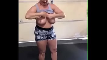 Milf Flashing At The Gym